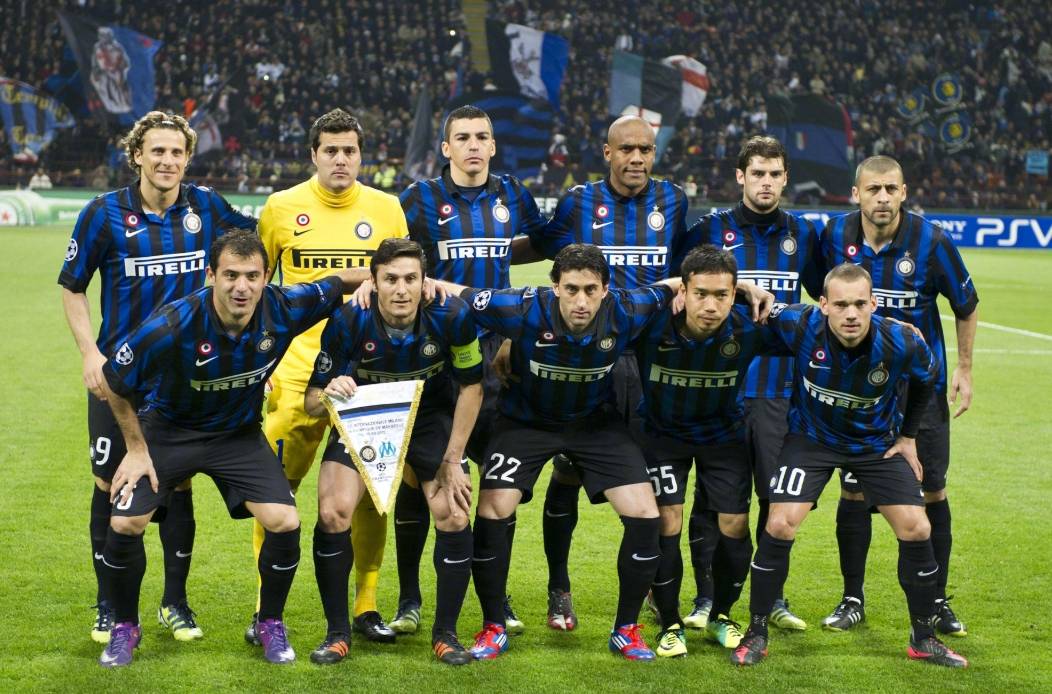 更是两大足 更是两大足